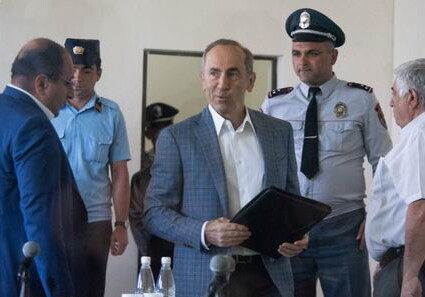 Суд в Армении приостановил производство по делу Кочаряна и других, направив его в КС