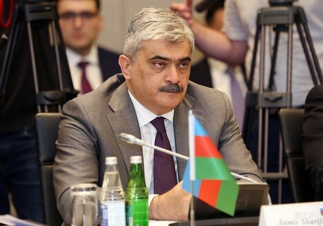 Внешний долг Азербайджана будет конвертирован в манаты