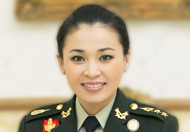 Появились первые официальные фотографии новой королевы Таиланда