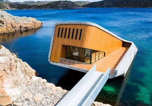 В Норвегии открыли первый в Европе подводный ресторан