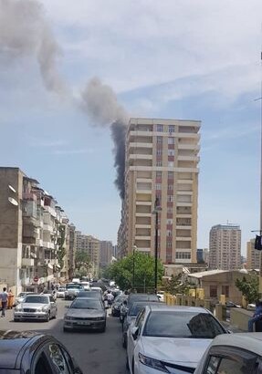 В центре Баку горит здание (Фото-Видео-Обновлено)