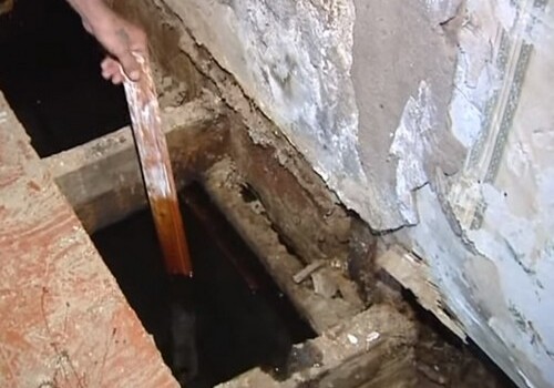 В подвале дома в Сабунчинском районе Баку нашли нефть (Видео)