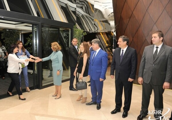 Председатель Народного собрания Болгарии прибыла в Азербайджан