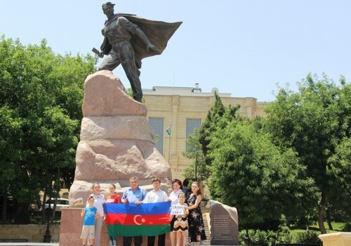 Азербайджан присоединился к акции «Свеча памяти: 22 июня» (Фото)