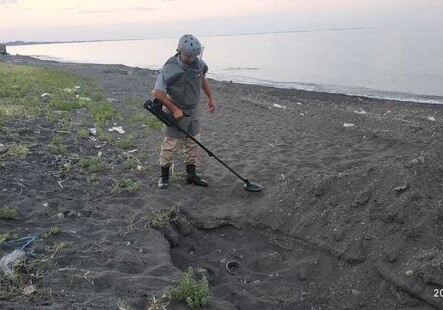 На пляже в Лянкяране обнаружены противотанковые мины (Фото)
