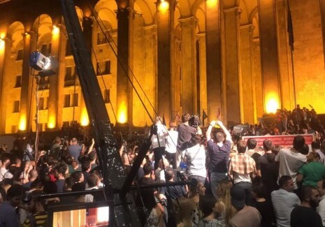 Многотысячная акция протеста в Тбилиси, полиция применила слезоточивый газ (Фото-Видео)