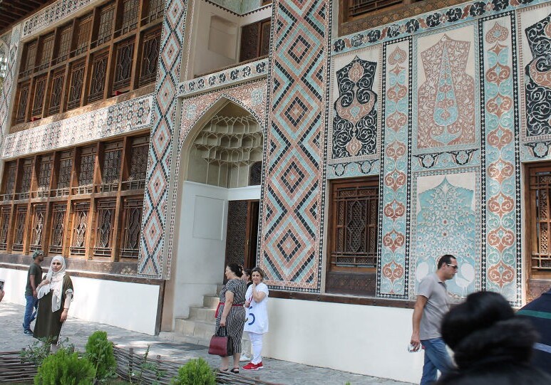 Минздрав о состоянии здоровья пострадавших в результате инцидента у Дворца шекинских ханов