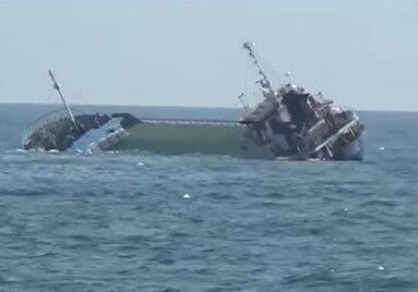 Момент погружения иранского судна в Каспий (Видео)