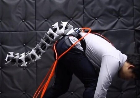 Вместо трости: ученые создали роботизированный хвост для людей (Видео)