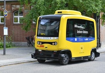В Берлине запустили самоуправляющийся электроавтобус