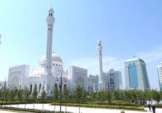 «Золото и белый мрамор» - в Чечне открыли самую большую в Европе мечеть «Гордость мусульман» (Фото-Видео)