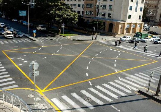 В Баку впервые организован четырехсторонний пешеходный переход (Фото)