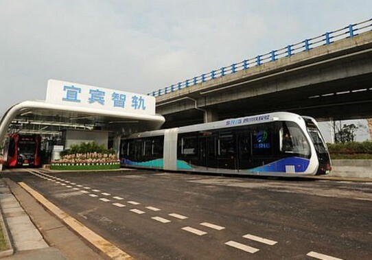 В Китае запустили автономный поезд, работающий на виртуальных рельсах
