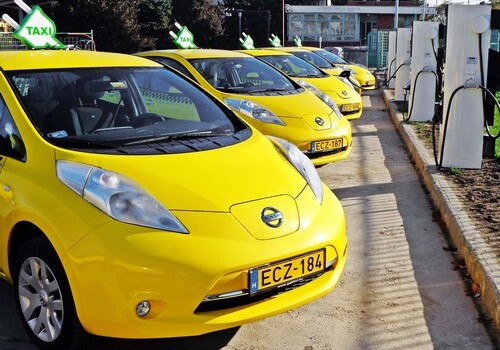 В первую декаду года в Баку будет доставлено 100 электромобилей-такси