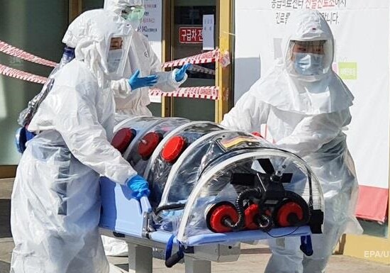 Число погибших из-за коронавируса в Китае увеличилось до 2442 человек