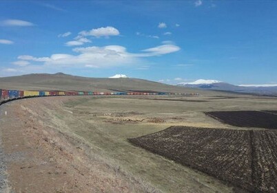 По БТК в Азербайджан отправлен самый длинный поезд (Видео)