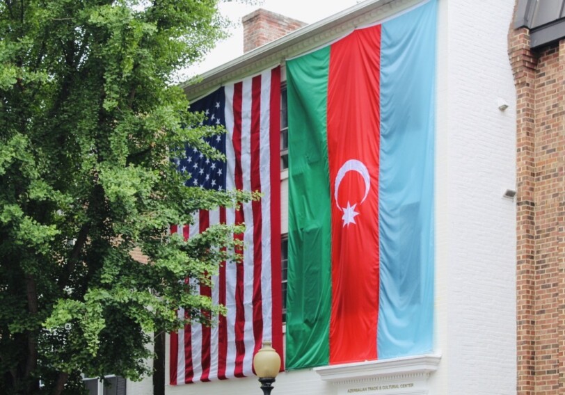 В исторической части Джорджтауна в США вывесили флаг Азербайджана (Фото)