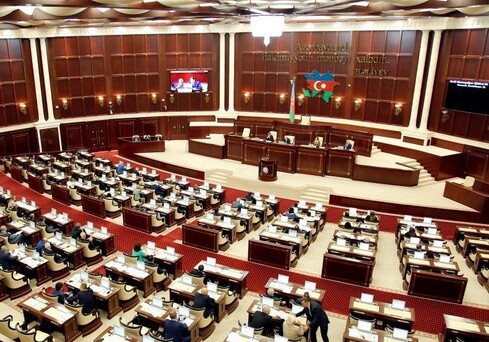 Парламент Азербайджана одобрил применение штрафов за неношение масок