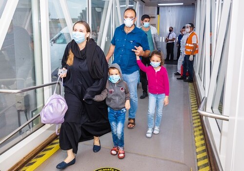 83 азербайджанца вернулись на родину рейсом из Эр-Рияда (Фото)