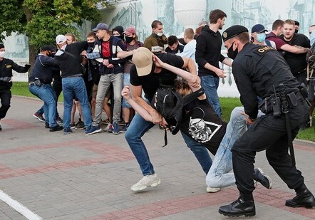 На акциях протеста в Беларуси задержано около 200 человек (Видео)