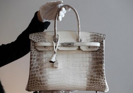 Сумку Hermes, покрытую бриллиантами и золотом, продали на аукционе за $300 тысяч