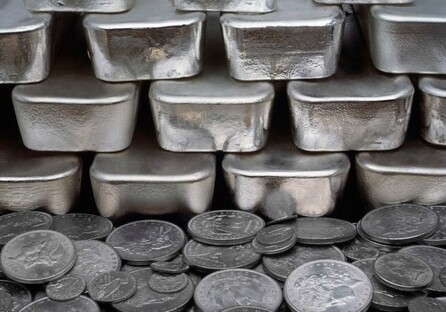 Стоимость серебра рекордно выросла впервые с 1979 года