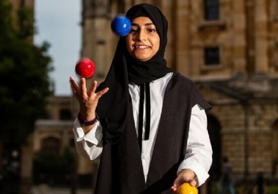 Аспирантка из Оксфорда защитила диссертацию с помощью жонглирования (Видео)