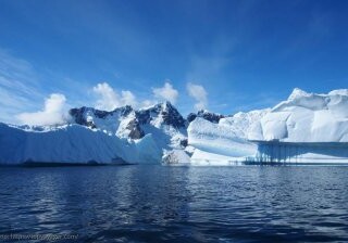 Подо льдами Антарктиды обнаружено 400 озер и 91 вулкан