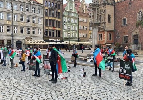 Азербайджанцы Польши выразили протест против террора, совершенного Арменией в Гяндже (Фото)