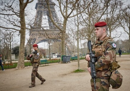 Макрон созовет Совет безопасности Франции после ряда нападений
