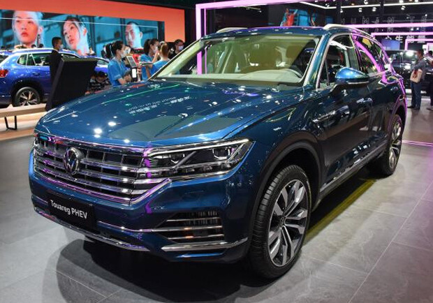 Продажи гибридного Volkswagen Touareg стартуют в ноябре