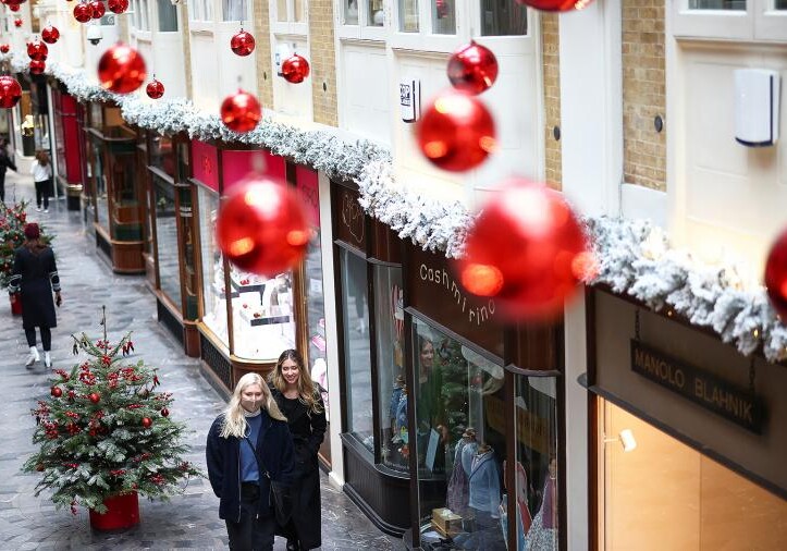 COVID перед Рождеством: как Европа встретит праздники в пандемию