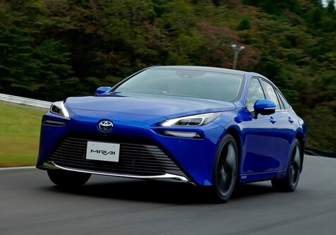 Toyota представила экологичный седан на водороде (Фото)