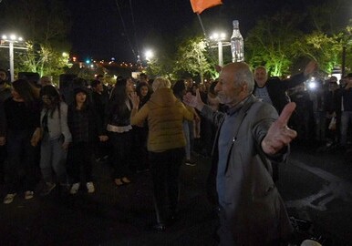 В Ереване проходит акция протеста с требованием отставки Пашиняна (Видео-Обновлено)