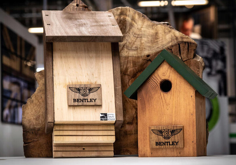 Bentley представила фирменные скворечники и домики для летучих мышей