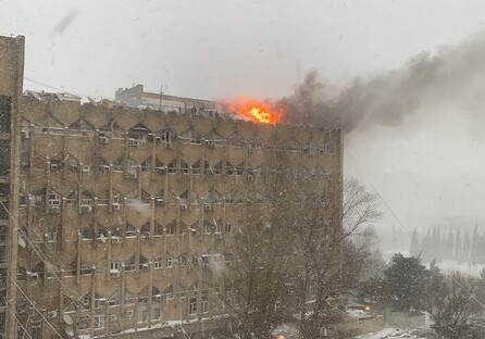 В Баку произошел пожар в здании общежития (Обновлено)