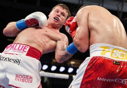 Сауль Альварес защитил титулы чемпиона мира WBC и WBA (Видео)