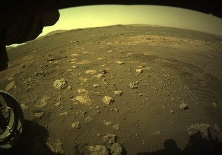 Планетоход Perseverance впервые проехал по поверхности Марса (Фото)