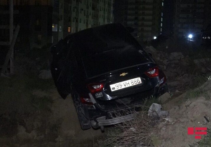 В Баку обстреляли автомобиль (Фото)