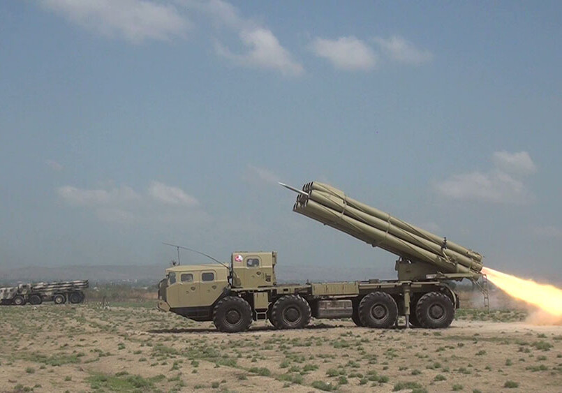 Тактические учения ракетно-артиллерийских батарей с боевой стрельбой (Видео)
