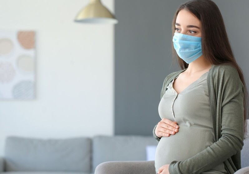 Врач-гинеколог Вюсала Аскерова: «Во время грудного вскармливания мать с коронавирусной инфекцией обязательно должна быть в маске»