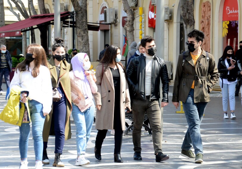 В Азербайджане маски на открытом воздухе можно будет отменить при одном условии
