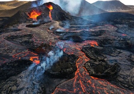 В Исландии выставили на продажу проснувшийся вулкан Фаградальсфьядль