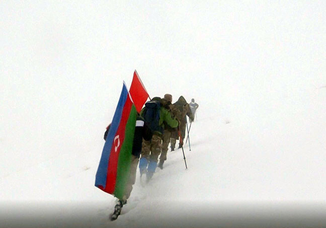 На вершину «Зяфяр» организована экспедиция «Железный кулак» (Видео)