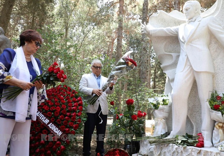 В Баку почтена память Муслима Магомаева (Фото)