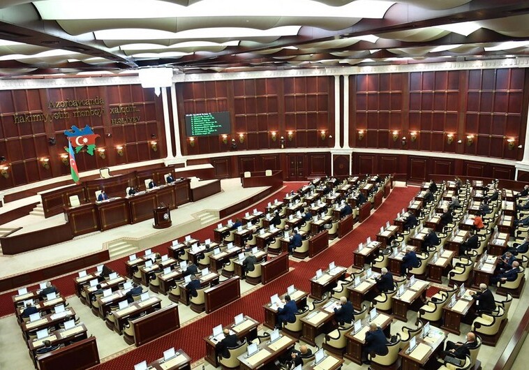 Закон об исполнении госбюджета Азербайджана на 2021 год принят во II чтении
