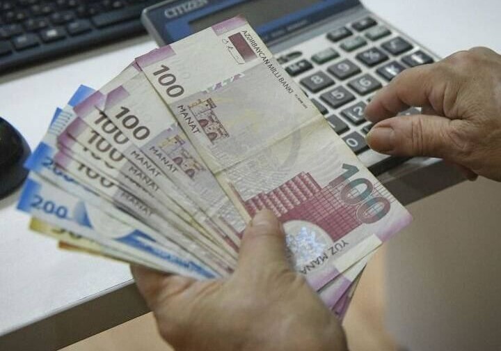 Парламент утвердил минимальный размер трудовой пенсии в Азербайджане в размере 280 манатов
