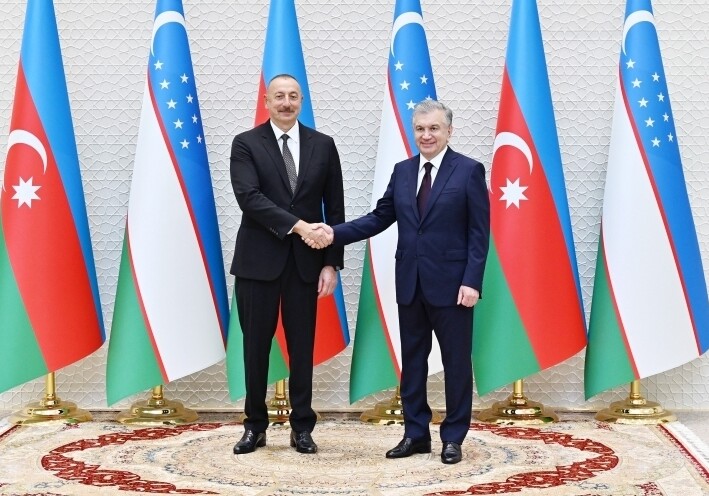 Президент Азербайджана поздравил узбекского коллегу