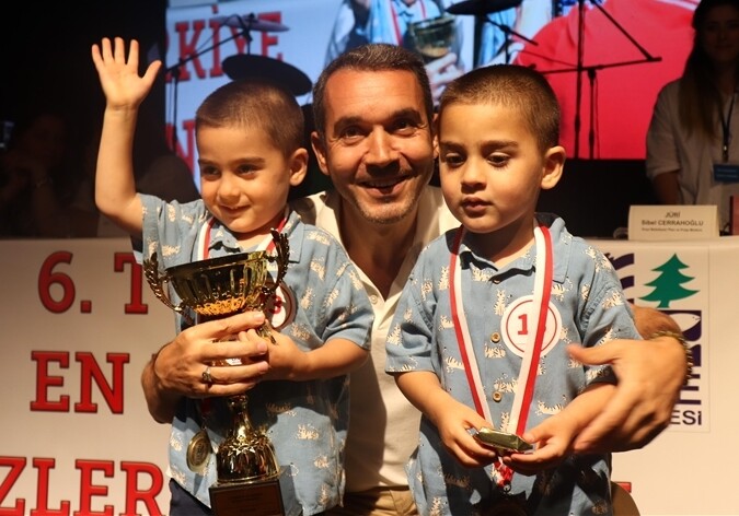 В Турции прошел конкурс близнецов (Фото)