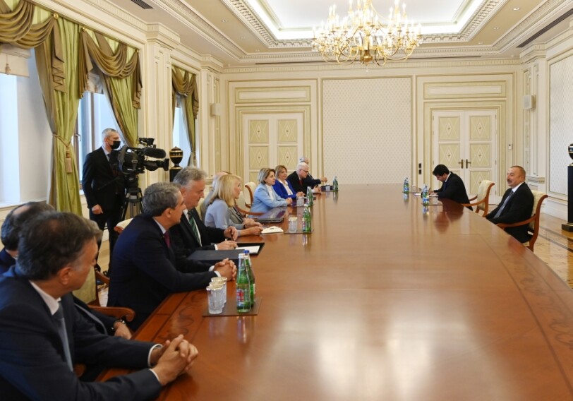Ильхам Алиев принял сопредседателей и членов Правления Международного центра Низами Гянджеви (Фото)
